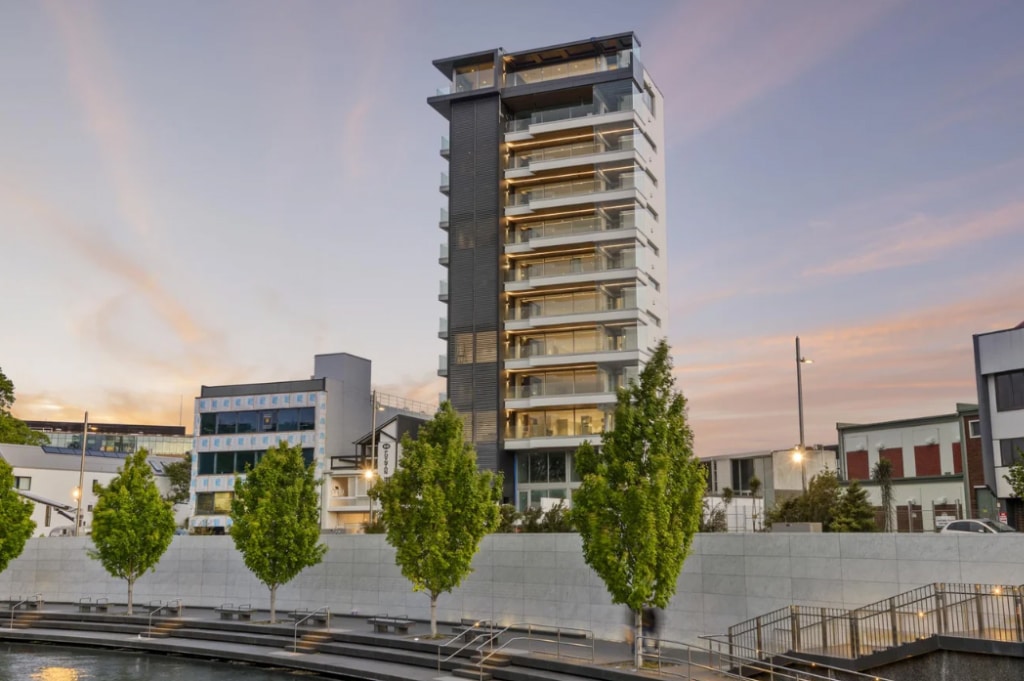 Oxford Apartments